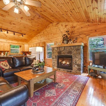 Peaceful Smoky Mountain Cabin With Deck And Fire Pit! Villa Waynesville Ngoại thất bức ảnh