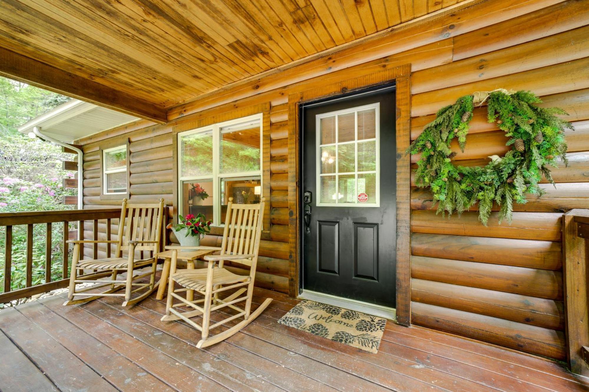 Peaceful Smoky Mountain Cabin With Deck And Fire Pit! Waynesville Ngoại thất bức ảnh