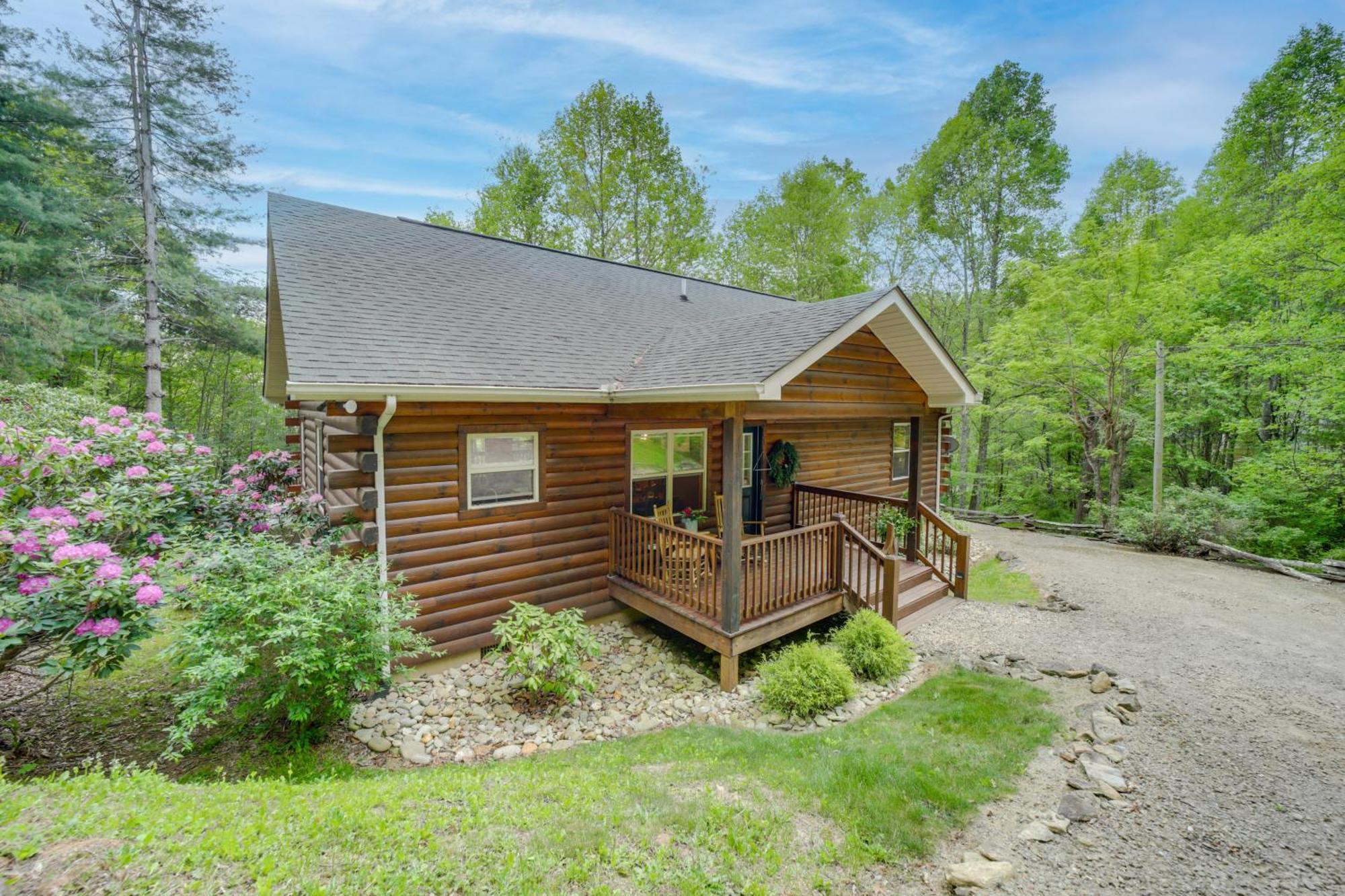 Peaceful Smoky Mountain Cabin With Deck And Fire Pit! Villa Waynesville Ngoại thất bức ảnh