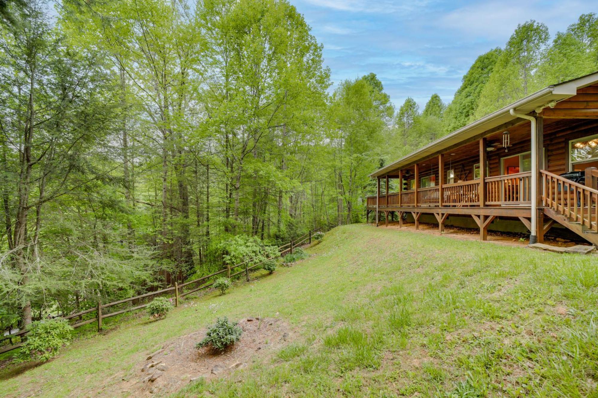 Peaceful Smoky Mountain Cabin With Deck And Fire Pit! Villa Waynesville Ngoại thất bức ảnh