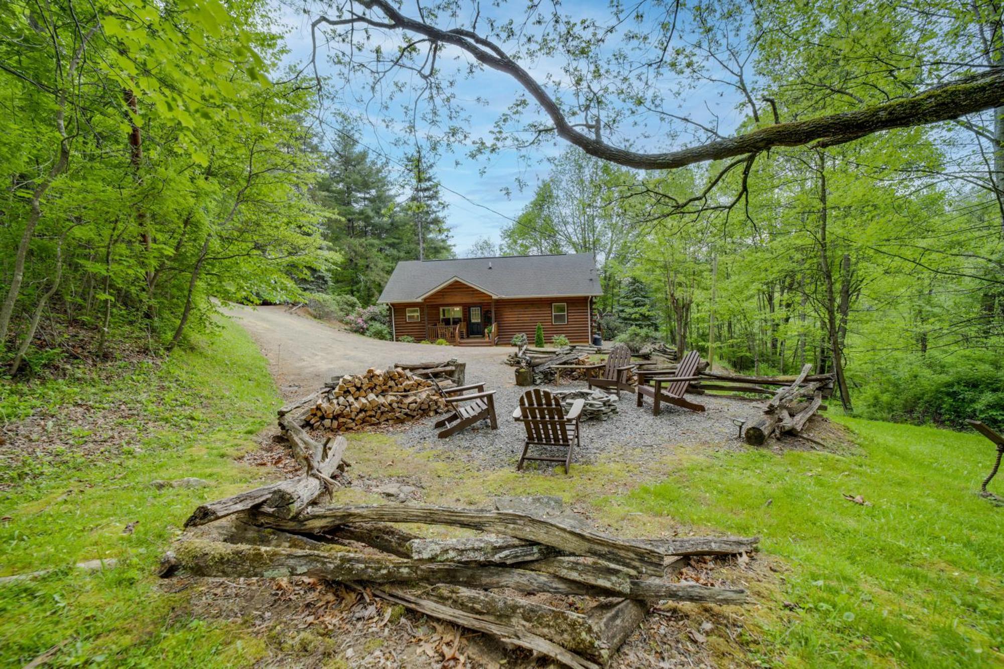 Peaceful Smoky Mountain Cabin With Deck And Fire Pit! Villa Waynesville Ngoại thất bức ảnh